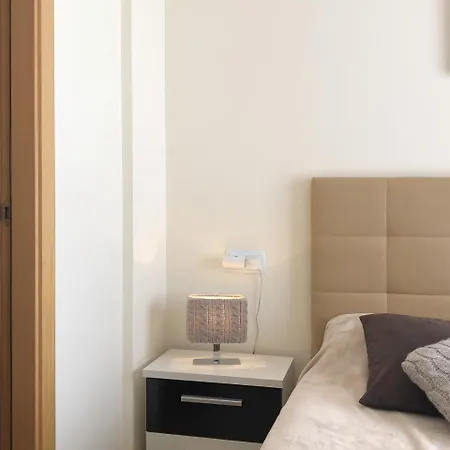 Apartment Atico De Jardines