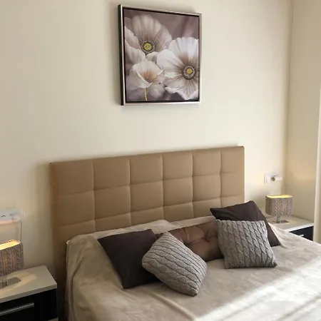 Apartment Atico De Jardines