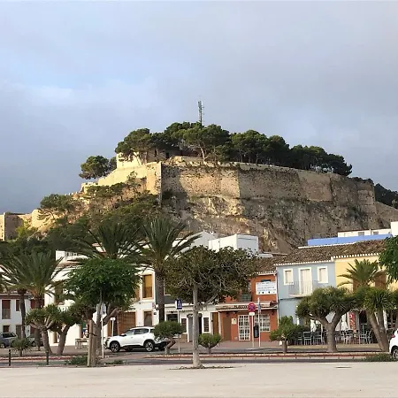 Atico De Jardines * دينايا