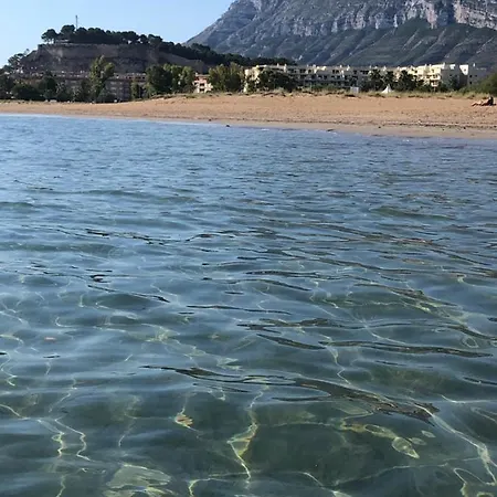 Atico De Jardines شقة *