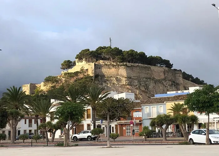 Atico De Jardines * Denia